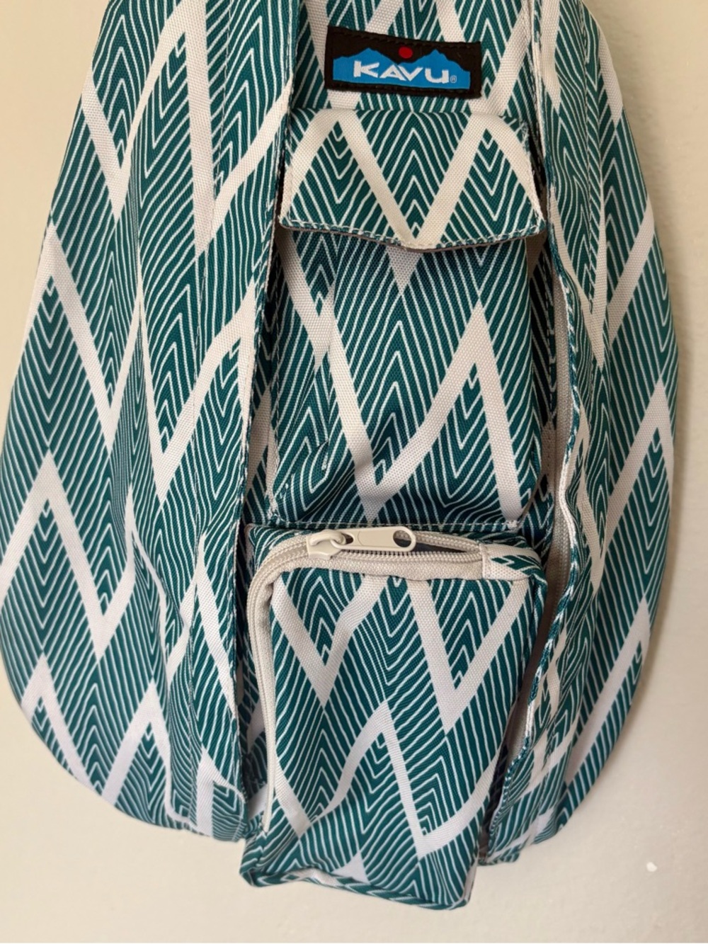Kavu Rope Sling Bag Teal Chevron Crossbody Travel Festival Casual OS - Picture 3 of 9